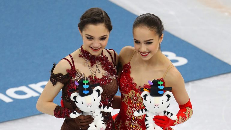 Евгения МЕДВЕДЕВА и Алина ЗАГИТОВА. Фото REUTERS Евгения МЕДВЕДЕВА и Алина ЗАГИТОВА. Фото REUTERS