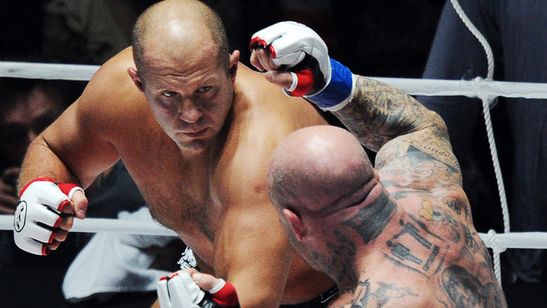 Джефф МОНСОН (справа) в бою с Федором ЕМЕЛЬЯНЕНКО в 2011 году. Фото Владимир Астапкович/РИА Новости Джефф МОНСОН (справа) в бою с Федором ЕМЕЛЬЯНЕНКО в 2011 году. Фото Владимир Астапкович/РИА Новости