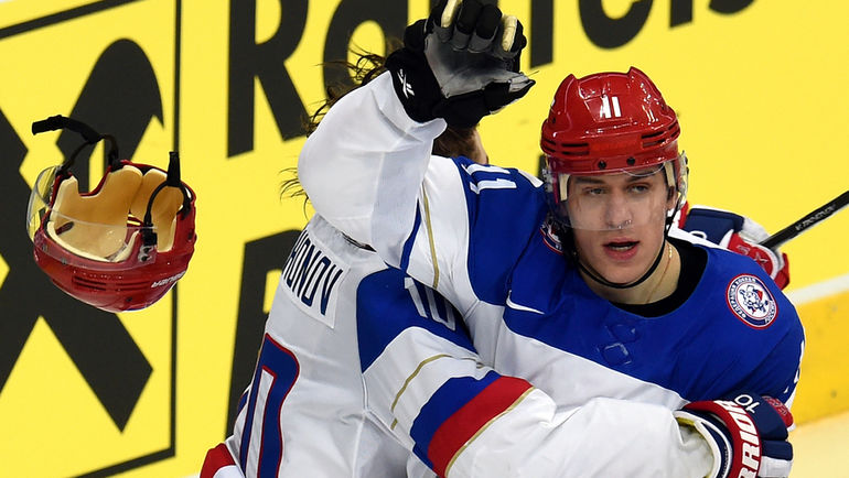 Виктор ТИХОНОВ (слева) и Евгений МАЛКИН во время матча ЧМ-2014. Фото Владимир БЕЗЗУБОВ, photo.khl.ru Виктор ТИХОНОВ (слева) и Евгений МАЛКИН во время матча ЧМ-2014. Фото Владимир БЕЗЗУБОВ, photo.khl.ru