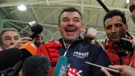 Олег ЗНАРОК (в центре).