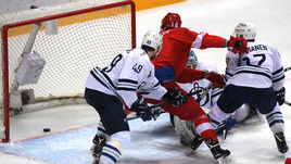 Сегодня. Москва. "Спартак" - "Динамо" - 4:3. Красно-белые победили бело-голубых в матче за последнюю путевку в плей-офф.