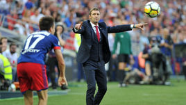 12 августа 2017 года. Москва. ЦСКА - "Спартак" - 2:1. Массимо КАРРЕРА (справа) и Александр ГОЛОВИН. В матче второго круга 10 декабря красно-белые взяли убедительный реванш - 3:0.