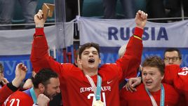 Воскресенье. Пхенчхан. Россия - Германия - 4:3 ОТ. Илья КОВАЛЬЧУК, Николай ПРОХОРКИН и Кирилл КАПРИЗОВ (слева направо) празднуют чемпионство.