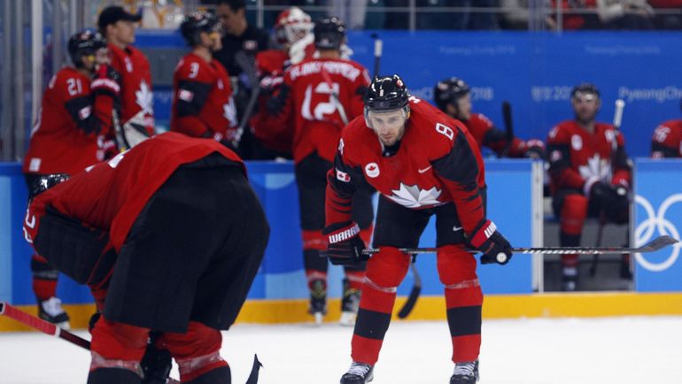 23 февраля. Пхенчхан. Разочарование канадцев после поражения от Германии в полуфинале Олимпиады - 3:4. Фото REUTERS 23 февраля. Пхенчхан. Разочарование канадцев после поражения от Германии в полуфинале Олимпиады - 3:4. Фото REUTERS
