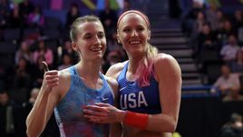 Анжелика Сидорова: "Девчонки бегали с флагами, а я собралась - и ушла. Зачем мучиться?"