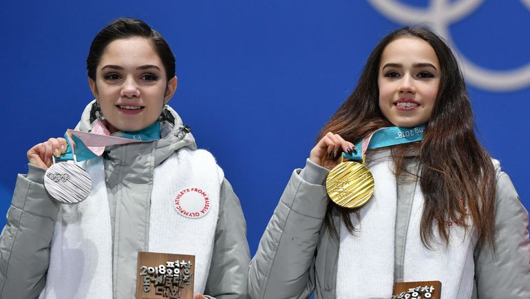 Евгения МЕДВЕДЕВА и Алина ЗАГИТОВА. Фото AFP Евгения МЕДВЕДЕВА и Алина ЗАГИТОВА. Фото AFP