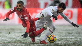 Сегодня. Москва. "Локомотив" - "Спартак" - 0:0. В снежном дерби команды голов не забили.