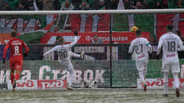 Сегодня. Москва. "Локомотив" - "Спартак" - 0:0. 43-я минута. Владислав ИГНАТЬЕВ (№ 20) спасает железнодорожников.