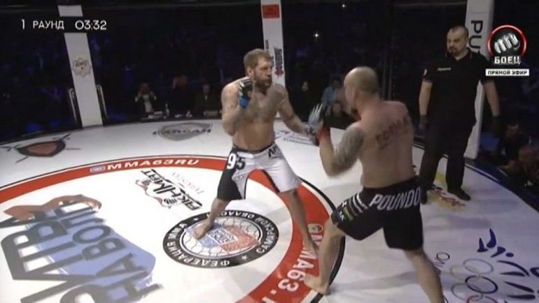 Переход боя под контроль Емельяненко. Переход боя под контроль Емельяненко.