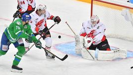 Воскресенье. Уфа. "Салават Юлаев" - "Авангард" - 6:4. Опасный момент у ворот гостей.