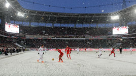 Воскресенье. Москва. "Локомотив" - "Спартак" - 0:0. Заснеженное поле стадиона в Черкизове.
