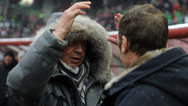 Воскресенье. Москва. Черкизово. "Локомотив" - "Спартак" - 0:0. Юрий СЕМИН и Массимо КАРРЕРА.