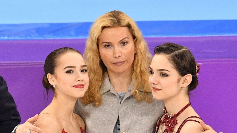 23 февраля. Пхенчхан. Этери ТУТБЕРИДЗЕ (в центре) с двумя звездными воспитанницами - Евгенией МЕДВЕДЕВОЙ (справа) и Алиной ЗАГИТОВОЙ. Фото AFP 23 февраля. Пхенчхан. Этери ТУТБЕРИДЗЕ (в центре) с двумя звездными воспитанницами - Евгенией МЕДВЕДЕВОЙ (справа) и Алиной ЗАГИТОВОЙ. Фото AFP