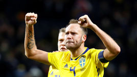 10 ноября 2017 года. Стокгольм. Швеция - Италия - 1:0. Радость капитана шведов Андреаса ГРАНКВИСТА (№ 4) после победы.