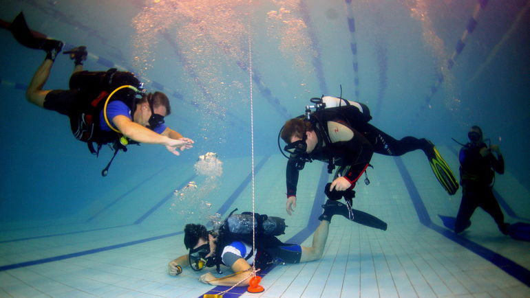Ночной дайвинг с подъемом груза. Фото Александр ГУБИН, Федерации спортивного дайвинга Ночной дайвинг с подъемом груза. Фото Александр ГУБИН, Федерации спортивного дайвинга