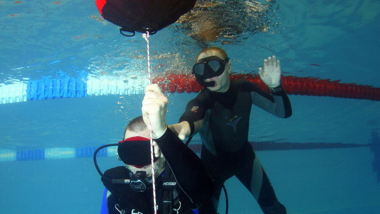 Ночной дайвинг с подъемом груза. Фото Александр ГУБИН, Федерации спортивного дайвинга Ночной дайвинг с подъемом груза. Фото Александр ГУБИН, Федерации спортивного дайвинга