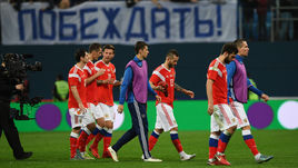 Участие в дмомашнем чемпионате мира Георгия ДЖИКИИ (второй справа) маловероятно, Виктора ВАСИНА (второй слева) - практически исключено. Кто же будет действовать в центре обороны сборной России?