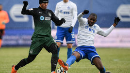 Суббота. Химки. "Динамо" - "Краснодар" - 0:0. Федор СМОЛОВ (слева) и Самба СОУ.