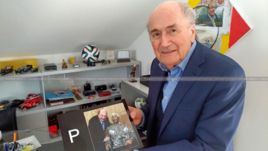 Йозеф БЛАТТЕР и его коллекция топ-фото. На снимке - Нельсон Мандела.