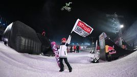 "Полеты – это мое!" Она продвигает сноуборд в России