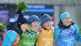 Сборная Украины по биатлону пропустит этап в Тюмени. На фото - золотая эстафетная четверка Сочи-2014: Вита СЕМЕРЕНКО, Юлия ДЖИМА, Валентина СЕМЕРЕНКО и Елена ПИДГРУШНАЯ.