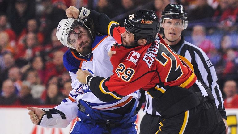 Дерик ЭНДЖЕЛЛЕНД (справа) против Люка ГАЗДИЧА. Фото AFP Дерик ЭНДЖЕЛЛЕНД (справа) против Люка ГАЗДИЧА. Фото AFP