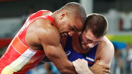 15 августа 2016 года. Рио-де-Жанейро. В финальной схватке на Олимпиаде Жан БЕЛЕНЮК (слева) уступил россиянину Давиту ЧАКВЕТАДЗЕ.