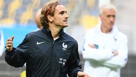 Антуан ГРИЗМАНН - одна из главных звезд сборной Франции Дидье ДЕШАМА.