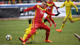 Сегодня. Тула. "Арсенал" - "Ростов" - 2:2. 14-я минута. Артем ДЗЮБА в первый раз поражает ворота гостей.