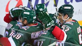 Сегодня. Казань. "Ак Барс" - "Металлург" - 4:1. Казанская команда празднует уверенную победу.