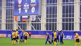 Суббота. Тамбов. "Тамбов" - "Луч-Энергия" - 2:1. Встреча проходила в манеже.