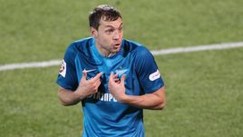 Зенитовец Артем ДЗЮБА выступает за "Арсенал" на правах аренды.