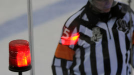 Арбитры отменили гол в матче в Ярославле после видеопросмотра.