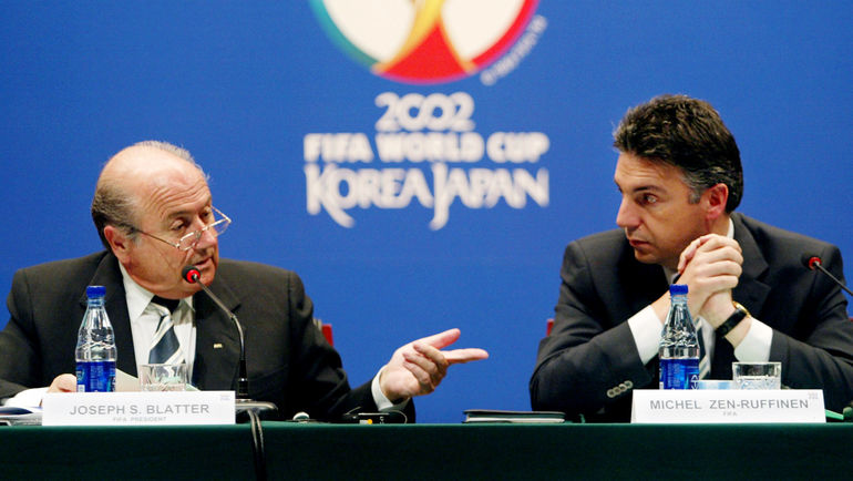 2002 год. Йозеф БЛАТТЕР (слева) и Мишель ЦЕН-РУФФИНЕН. Фото REUTERS 2002 год. Йозеф БЛАТТЕР (слева) и Мишель ЦЕН-РУФФИНЕН. Фото REUTERS