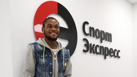 Вторник. Москва. ЛУИЗ АДРИАНУ в редакции "СЭ".