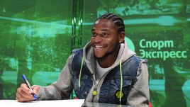 ЛУИЗ АДРИАНУ в редакции "СЭ" составляет свою "команду мечты".