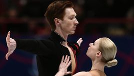 Вчера. Милан. Евгения ТАРАСОВА и Владимир МОРОЗОВ во время проката короткой программы на чемпионате мира.