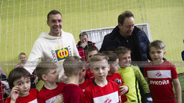 Среда. Москва. Артем ДЗЮБА и Леонид СЛУЦКИЙ в манеже "Спартака".