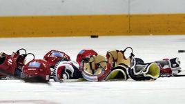 Две на одну. Как дерутся девушки в хоккее