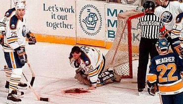 Травма Клинта Маларчука.