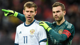 Пятница. Москва. Россия - Бразилия - 0:3. Федор СМОЛОВ и Игорь АКИНФЕЕВ.