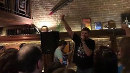 Губерниев исполняет хит "Арии" "Беспечный ангел"