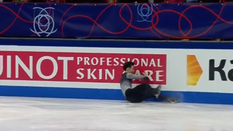 Одно из многочисленных падений китайца Бояна Цзиня. Одно из многочисленных падений китайца Бояна Цзиня.