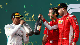 Сегодня. Мельбурн. Себастьян ФЕТТЕЛЬ (справа) и Льюис ХЭМИЛТОН (слева).