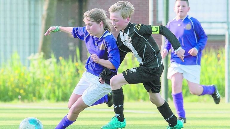 Июль 2017 года. В турнире участвовали и мальчики, и девочки. Фото media.footballforfriendship.com Июль 2017 года. В турнире участвовали и мальчики, и девочки. Фото media.footballforfriendship.com