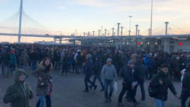 Вторник. Санкт-Петербург. Очередь на вход на арену по ходу матча Россия - Франция.