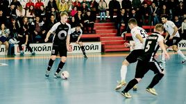 Лидеры позиций не сдают