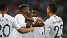 Вторник. Санкт-Петербург. Россия - Франция - 1:3. Поль ПОГБА (второй слева) и Усман ДЕМБЕЛЕ (№11).