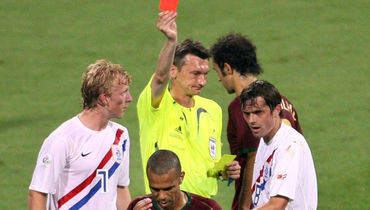 25 июня 2006 года. Нюрнберг. Португалия - Голландия - 1:0. Валентин ИВАНОВ (в центре).