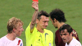 25 июня 2006 года. Нюрнберг. Португалия - Голландия - 1:0. Валентин ИВАНОВ (в центре).